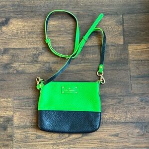 Kate Spade Grove Court Cora Crossbody Bag in Kelly Green and‎ Black.